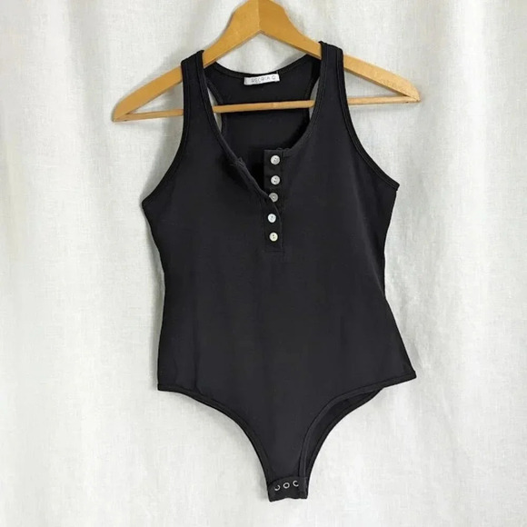 ReoRia Tops - Reoria black bodysuit, tank top, button scoop neck, women's size Large   T15